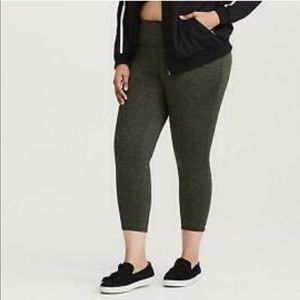 TORRID Mossy Green Lattice Cropped 7/8 Leggings